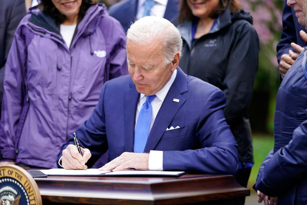 President Biden signing an executive order at Seattle, April 22, 2022.