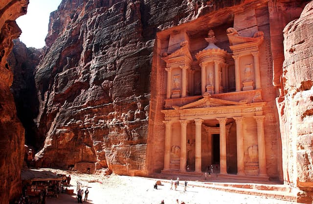 2 000 YEAR OLD TOMB HOLDING 12 SKELETONS FOUND AT PETRA WHERE INDIANA JONES AND THE LAST CRUSADE WAS FILMED visual data 3