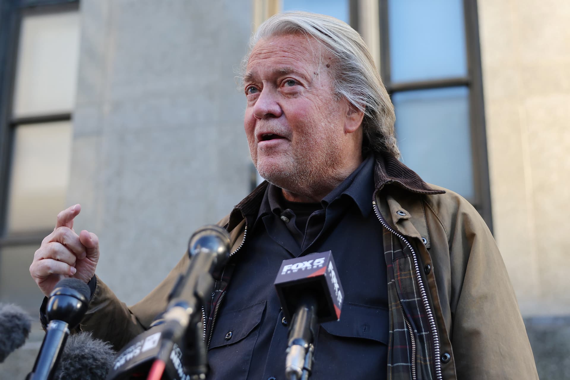 Steve Bannon, former advisor to President Trump, gives a brief statement as he leaves Manhattan Criminal Court after a court hearing on November 12, 2024 at New York City. 