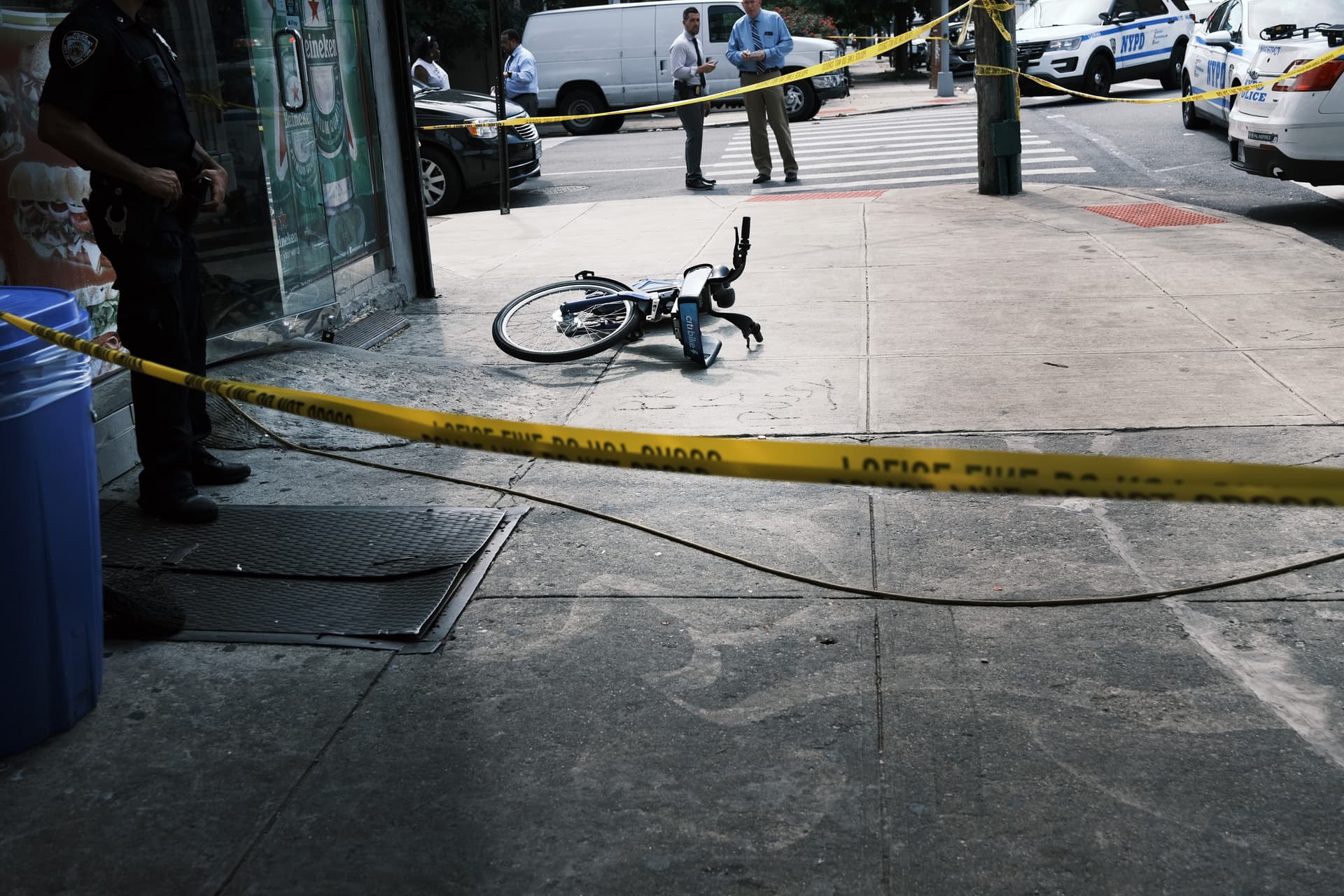 A summer crime scene in the city.