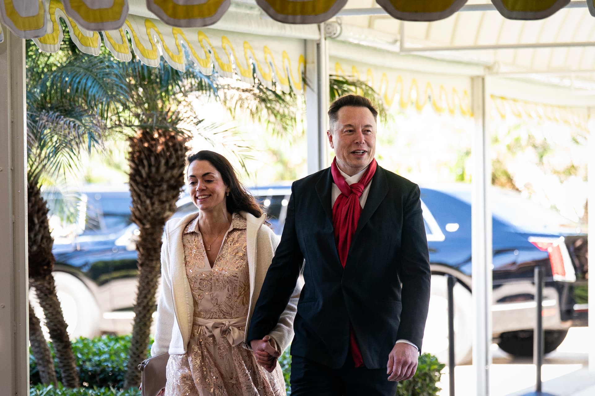  Elon Musk, accompanied by venture capitalist Shivon Zilis, arrives at Mar-a-Lago for a wedding on February 1, 2026.