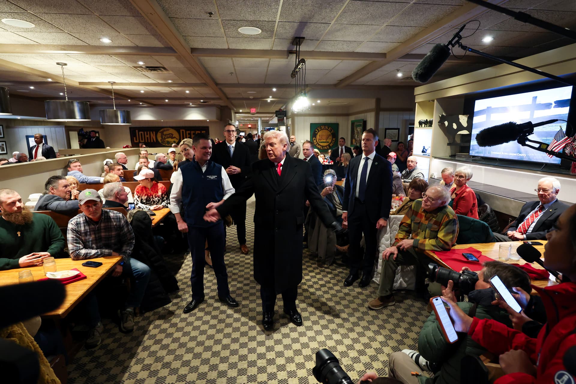 President Trump visits the Machine Shed restaurant at Urbandale, Iowa, on January 27, 2026. 