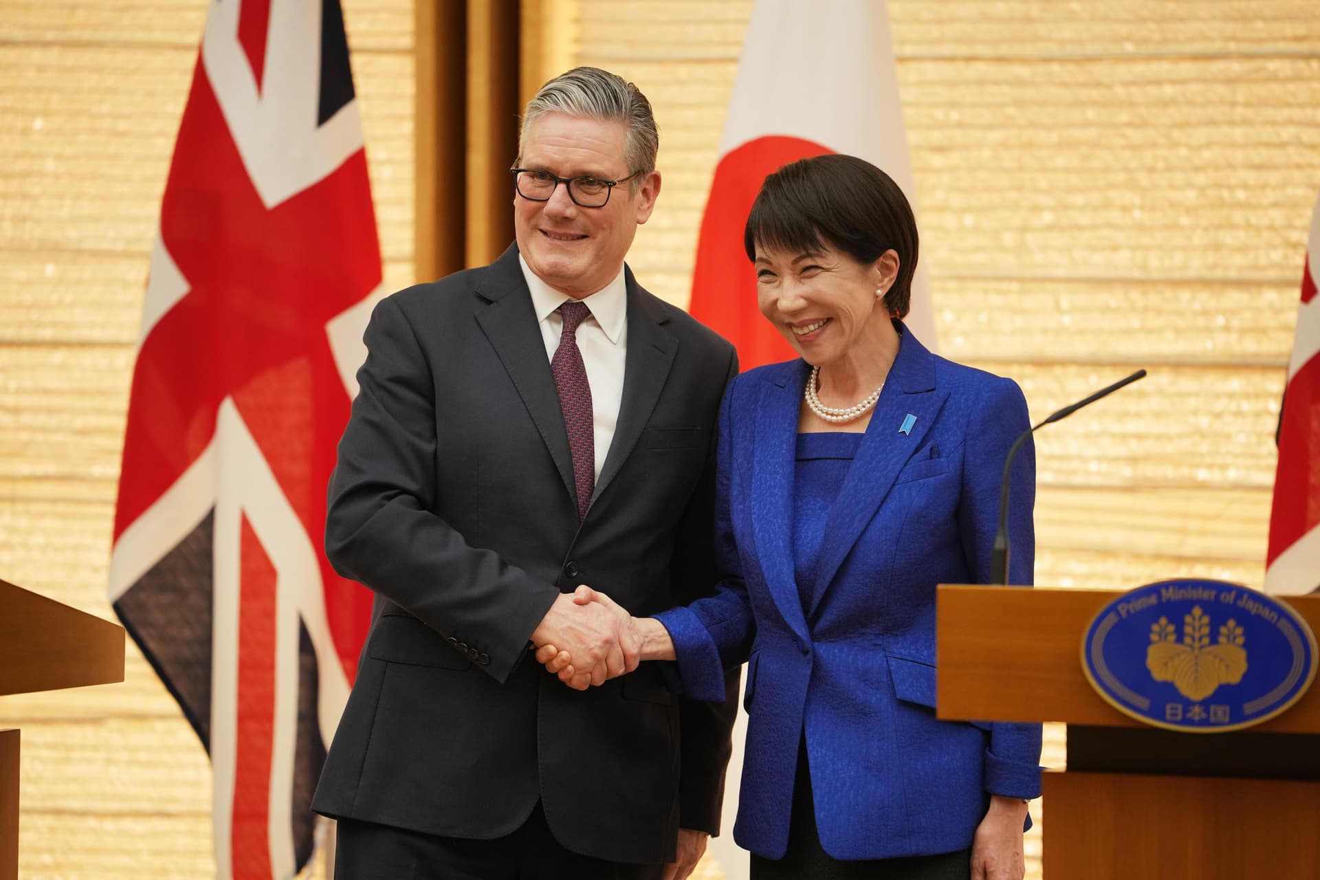 Britain's prime minister, Keir Starmer with Japanese Prime Minister Sanae Takaichi.