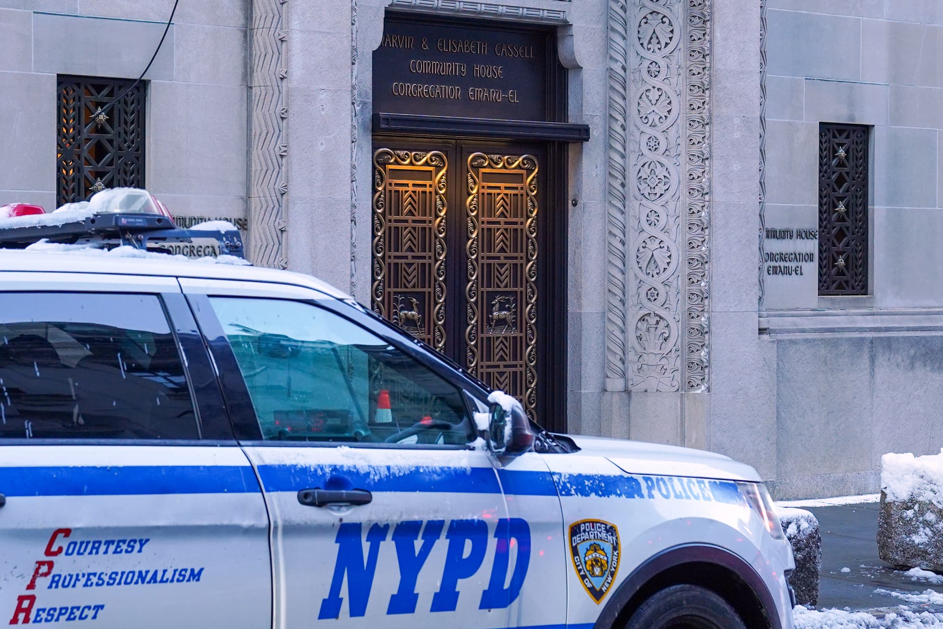  An NYPD vehicle is seen outside of a Jewish synagogue at New York City on December 14, 2025, following the Bondi Beach terror attack in Australia.