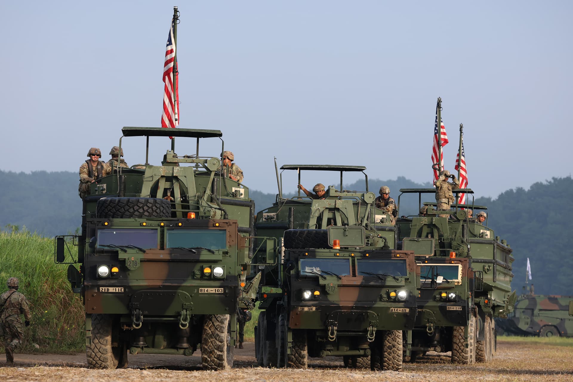 Soldiers from America’s 2nd Infantry Division participate in a river crossing exercise as part of the Ulchi Freedom Shield exercise at Yeoju-gun, South Korea, on August 27, 2025.