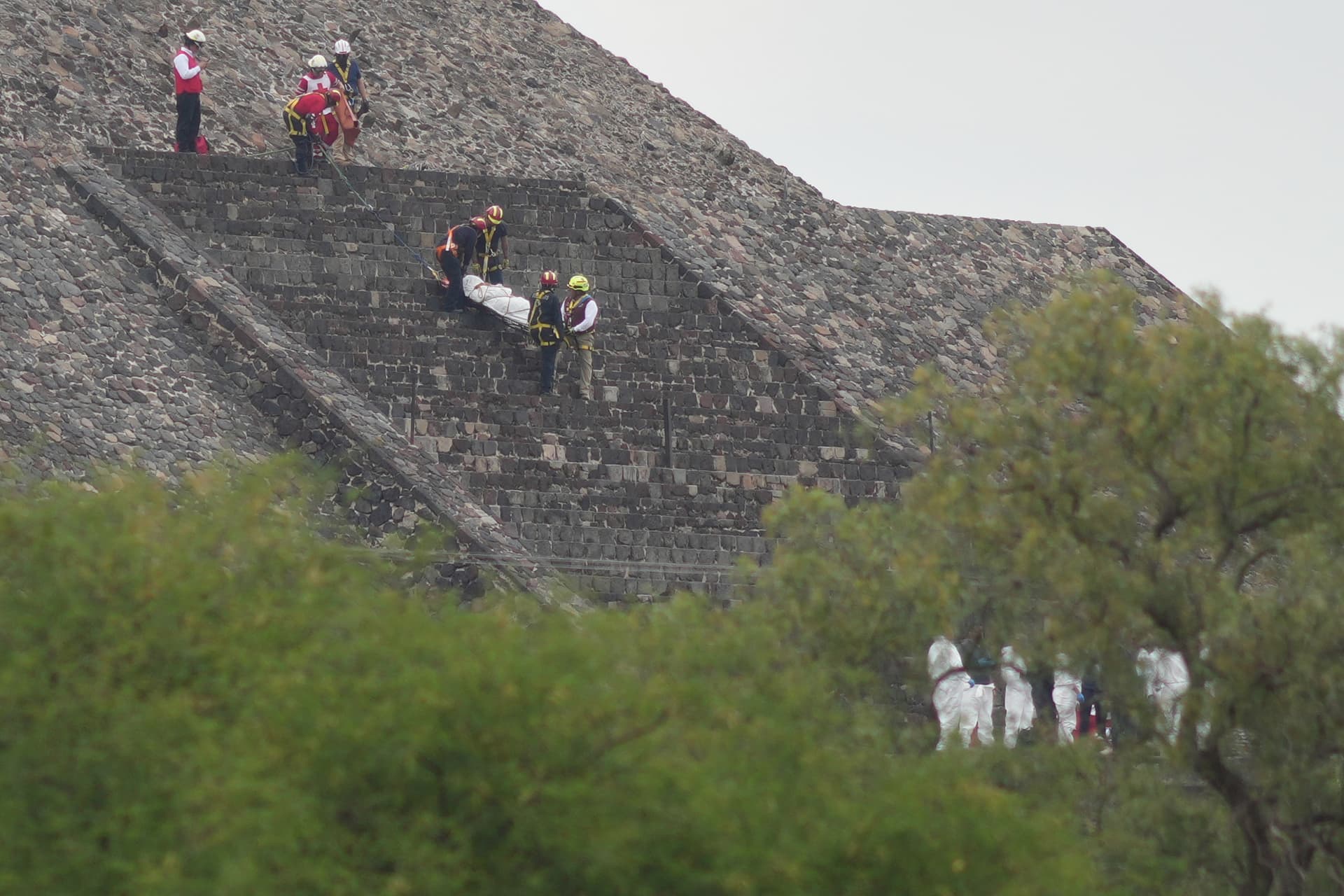 Workers carry the body of a shooting victim down Mexico’s Pyramid of the Moon at Teotihuacan, Mexico, on April 20, 2026.