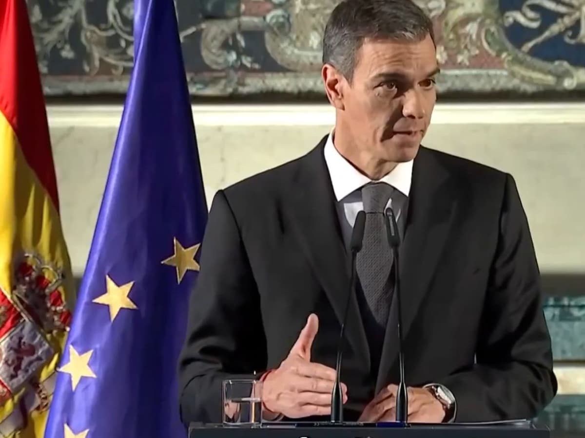 Spain's prime minister, Pedro Sánchez, speaks in Rome after meeting Pope Leo XIV at the Vatican on May 27, 2026.