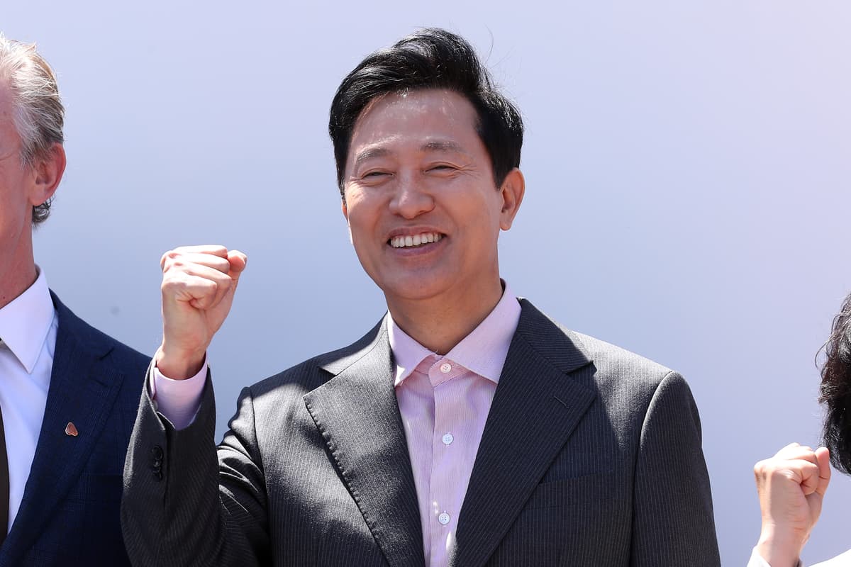 The mayor of Seoul, Oh Se-Hoon, attends the Airbnb X Seoul Metro City collaboration 'Sky Suite' opening at Han River on May 28, 2024.