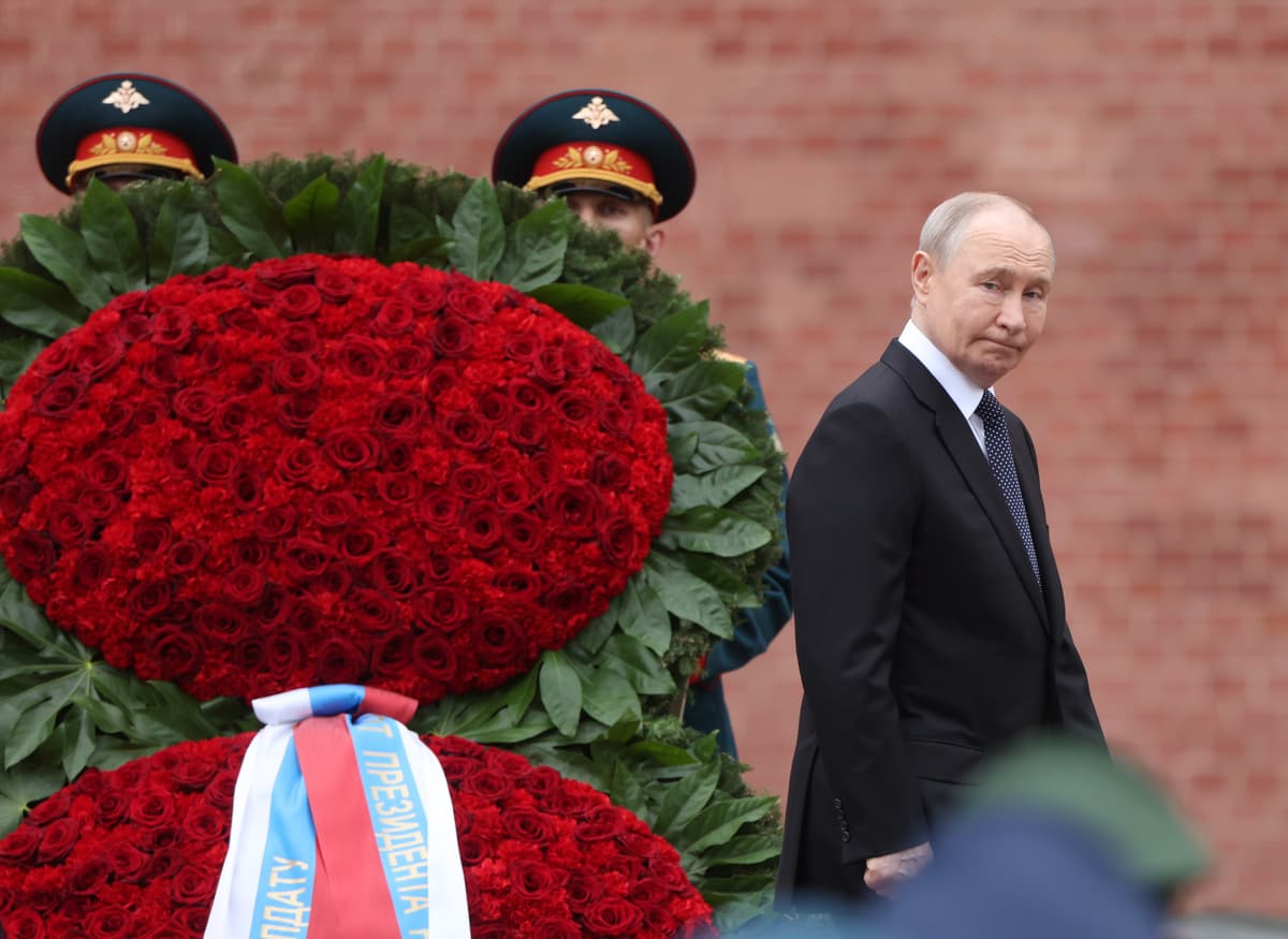 A puffy-cheeked President Vladimir Putin arrives to lay a wreath at the Unknown Tomb at Moscow on June 22, 2026.