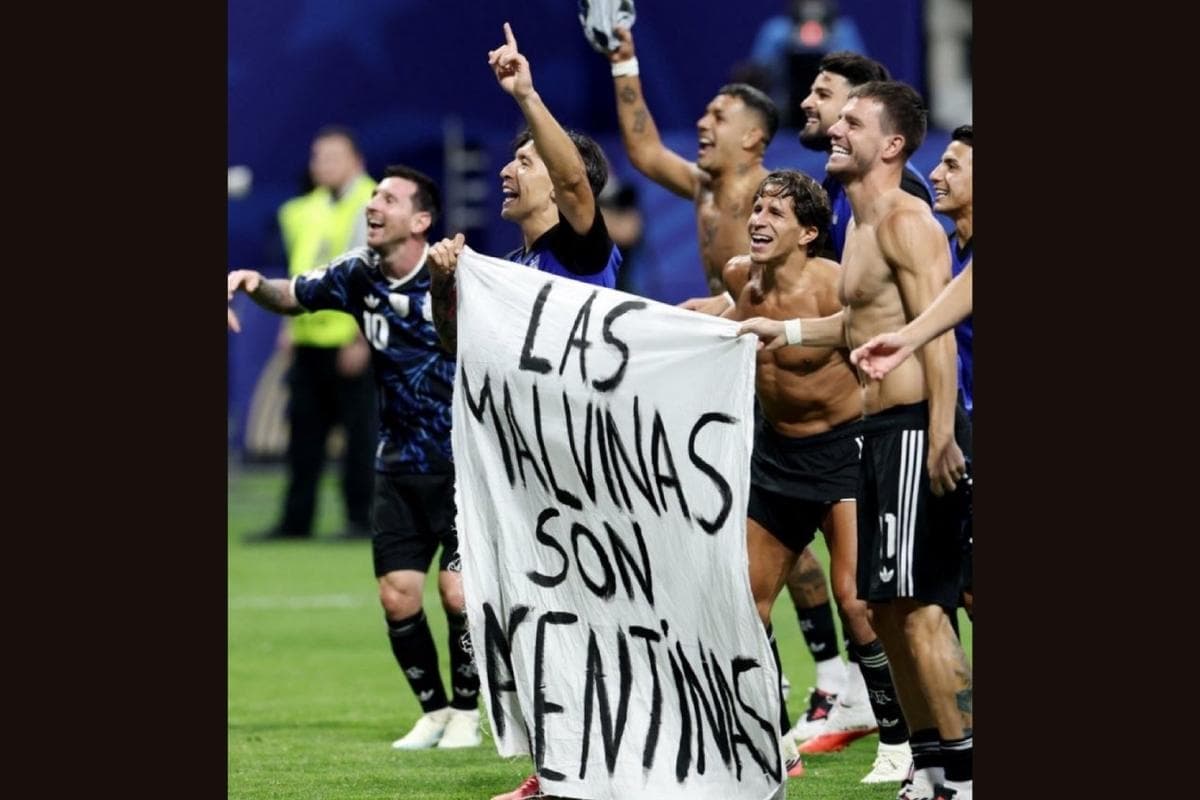 Members of Argentina's World Cup soccer team display a sign saying the Falklands are Argentine after the defeat of England in the semi-finals at Atlanta on July 16, 2026.