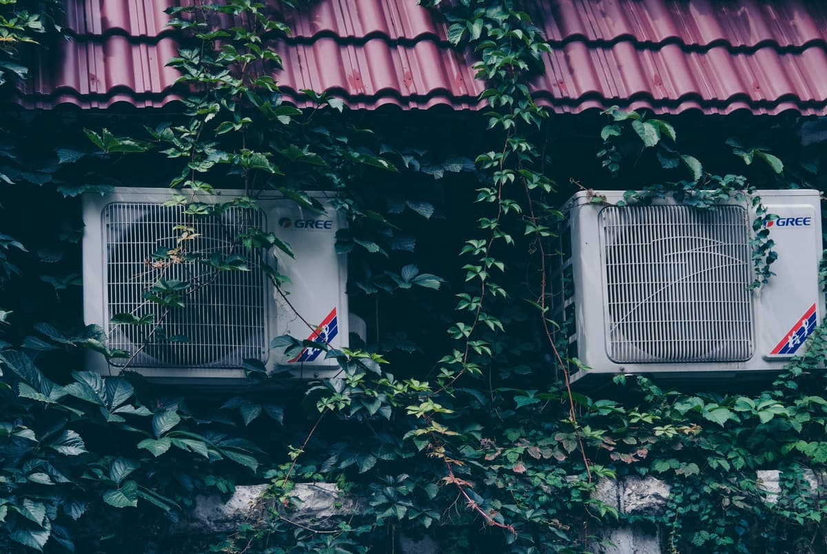 Liberal Democrats in the United Kingdom are insisting that new homes be built with air conditioning units to combat heat caused by climate change.