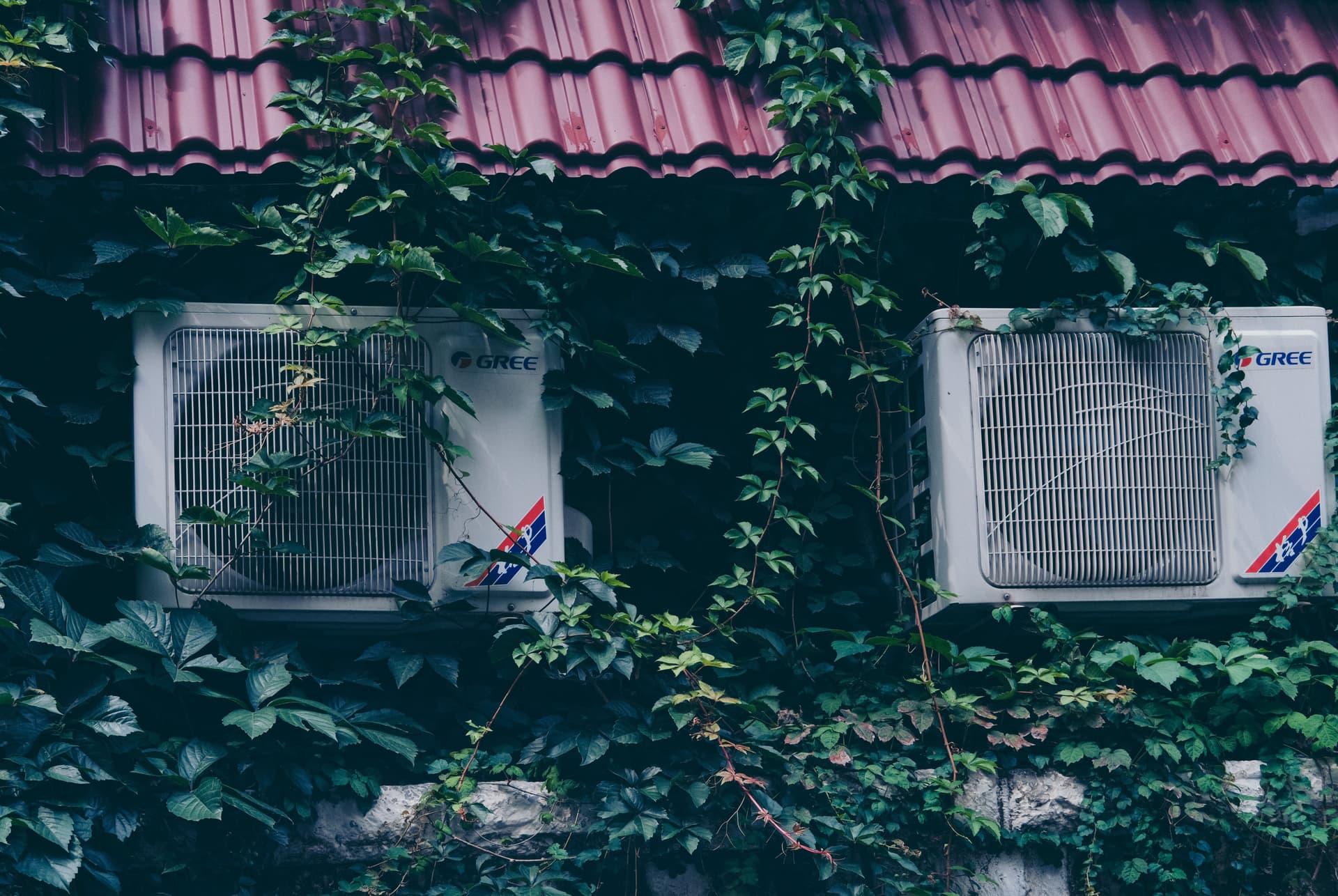 Liberal Democrats in the United Kingdom are insisting that new homes be built with air conditioning units to combat heat caused by climate change.