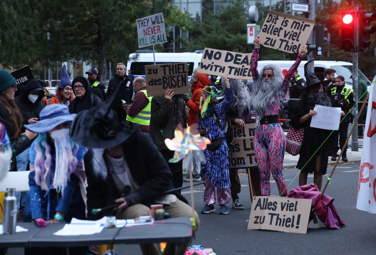 Activists in Lord of the Rings costumes protest the presentation of the Axel Springer Award for outstanding entrepreneurs, innovators, and thought leaders to tech entrepreneur Peter Thiel at Berlin, Germany, on September 24, 2026.