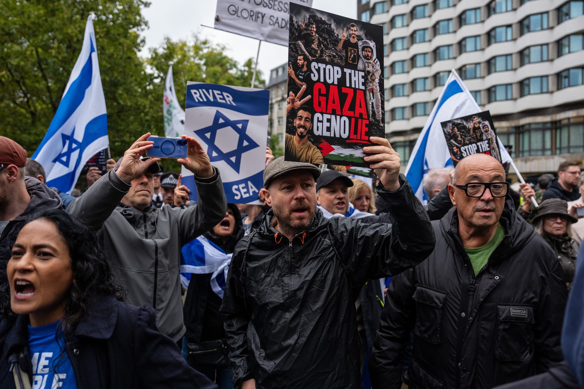A pro-Israel counter-protest during a pro-Palestinian student march in London on the third anniversary of October 07.