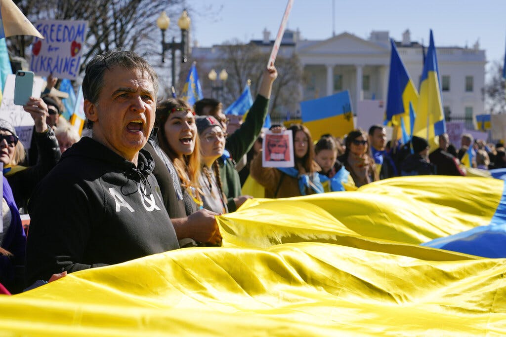 A protest against the Russian invasion of Ukraine outside the White House February 27, 2022. AP/Patrick Semansky