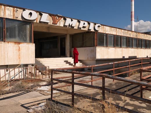 An installation by artist Giorgos Tserionis for Momafad/Athens at
Olympic Airlines Building, former Hellinikon International Airport, 2020. Stathis Mamalakis, Momafad/Athens