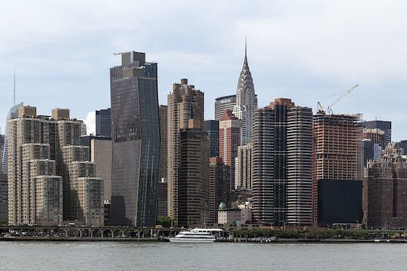 Midtown Manhattan from the East River. Acroterion via Wikimedia Commons