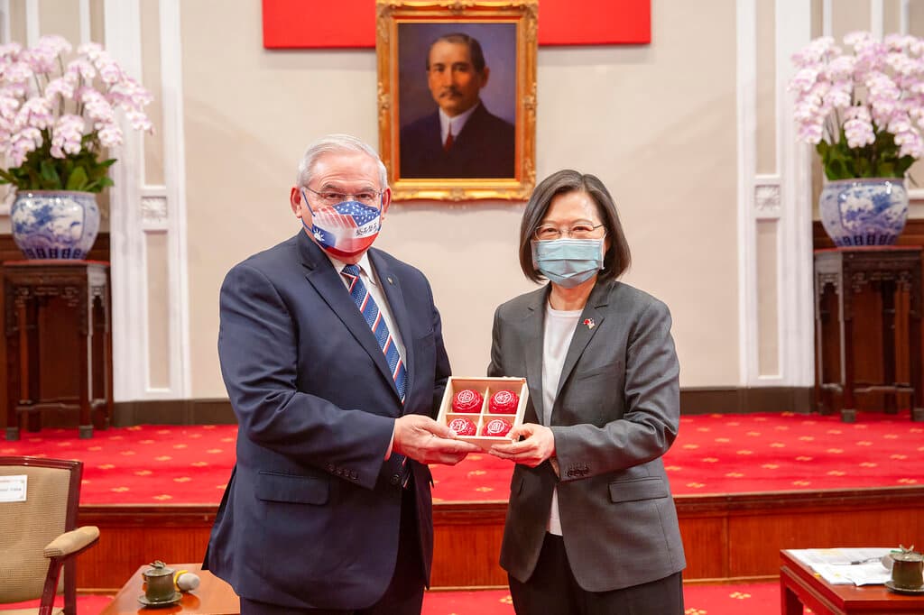 Senator Menendez and Taiwan's president, Tsai Ing-wen, at Taipei on Friday. Taiwan Presidential Office via AP