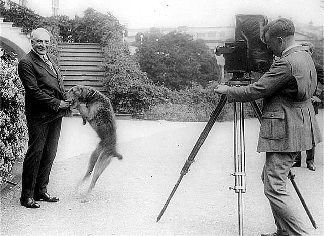 Library of Congress via Wikimedia Commons President Harding and his pet dog, Laddie, are photographed in front of the White House, June 13, 1922.