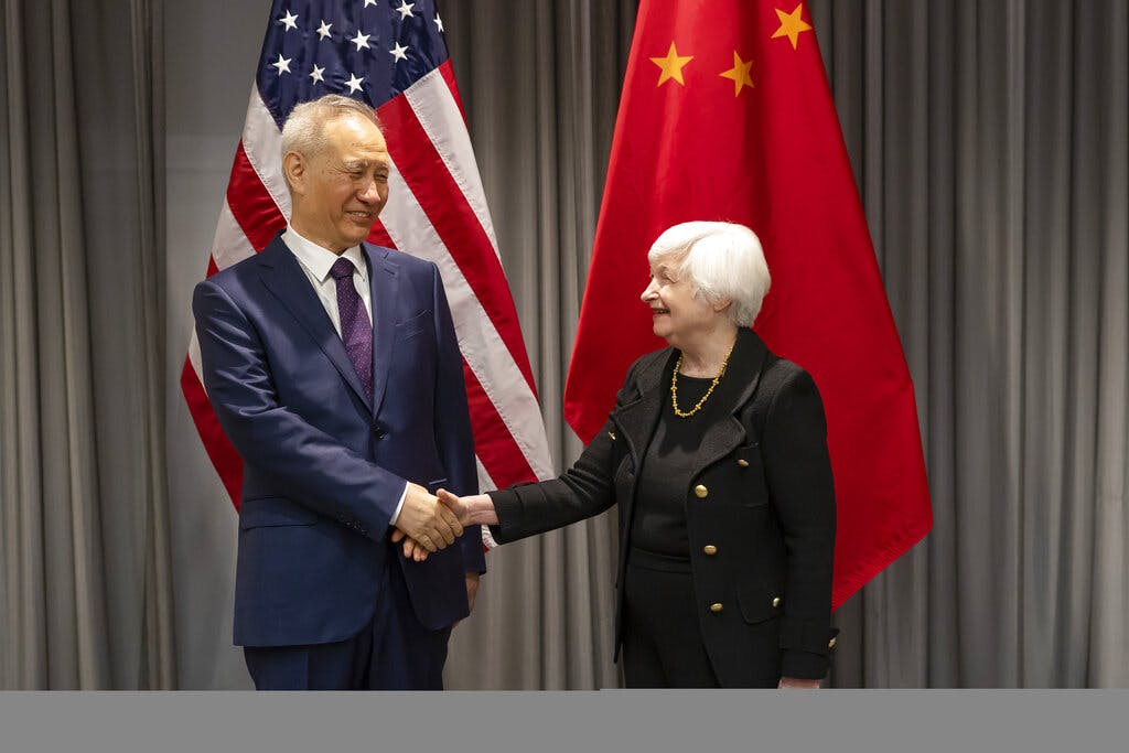Menteri Keuangan AS Janet Yellen, dengan Wakil Perdana Menteri China, Liu He, selama pertemuan bilateral di Zurich 18 Januari 2023. 