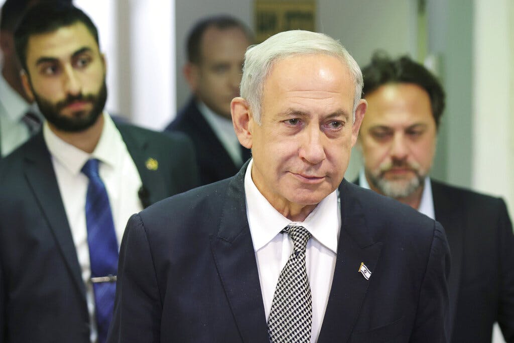 Perdana Menteri Netanyahu menghadiri sidang di Pengadilan Magistrate di Rishon LeZion, Israel, 23 Januari 2023. 