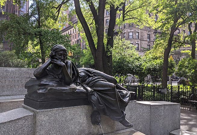 Detail of image by PortableNYCTours via Wikimedia Commons, CC-4.0