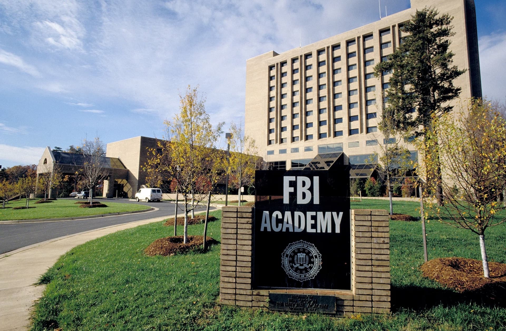 Wikipedia The FBI Academy at Quantico, Virginia.