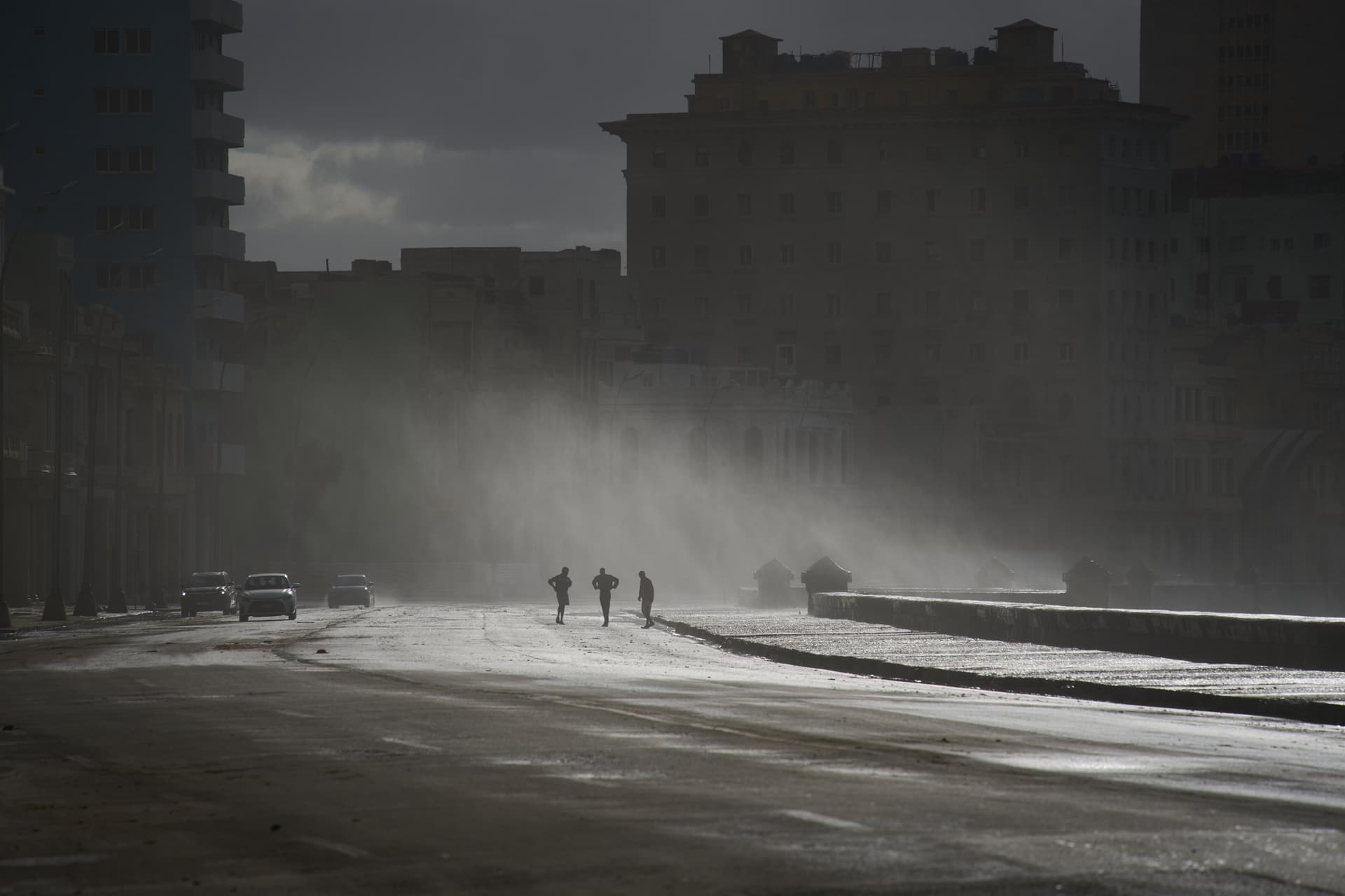 AP/Ramon Espinosa People walk along the Malecón at Havana, February 23, 2026.