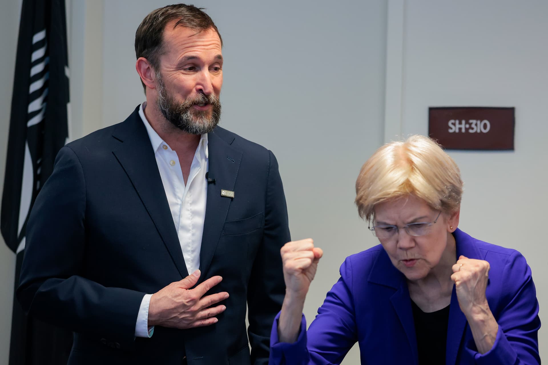 Heather Diehl/Getty Images Actor Noah Wyle from the hit HBO show 'The Pitt' meets with Senator Elizabeth Warren in Hart Senate Building on May 20, 2026.