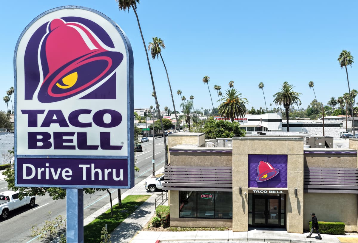 Mario Tama/Getty Images Federal and state health officials have begun investigating whether lettuce served at some Taco Bell restaurants has led to the widespread outbreak of cyclosporiasis, a gastrointestinal illness, which has sickened thousands around the country.