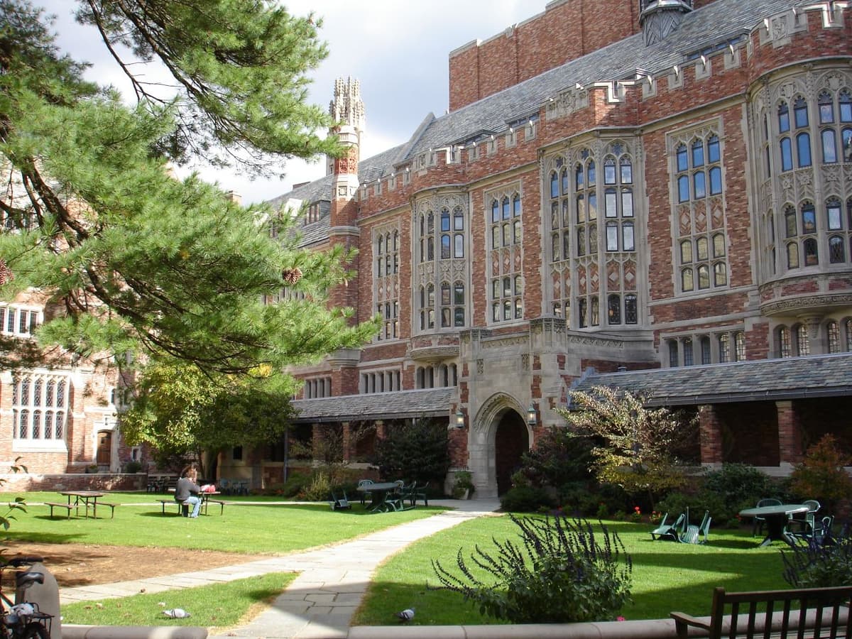 Step via Wikimedia Commons CC2.0 Yale Law School at New Haven, Connecticut.