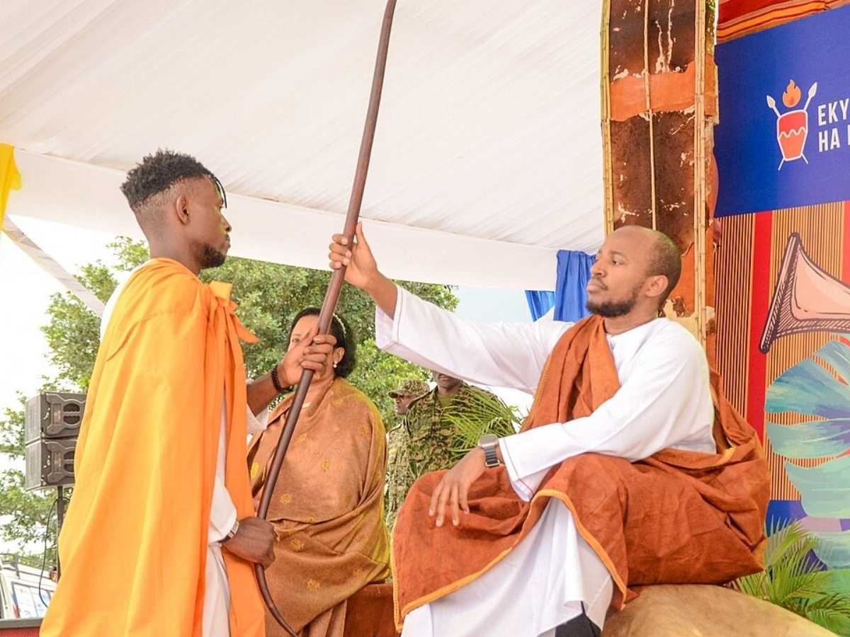 Ssemmanda will - Own work, CC BY-SA 4.0 King Oyo Nyimba Kabamba Iguru Rukidi IV blessing the royal spear presented to him on September 11, 2024.