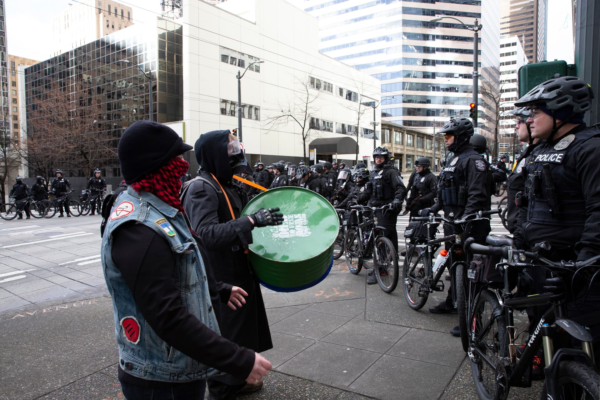 Karen Ducey/Getty Images Left-wing counter-demonstrators and antifa groups protest at a gun rights rally on January 5, 2020 at Seattle.