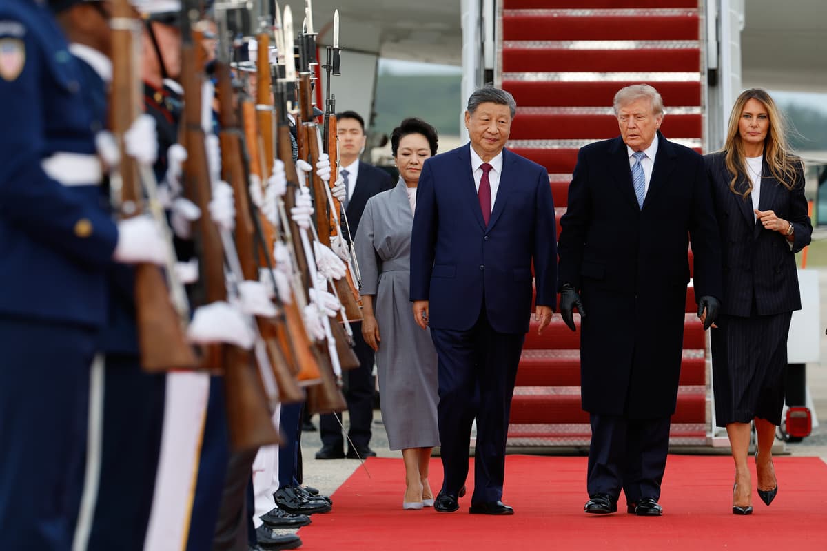 Chip Somodevilla/Getty Images First lady of China Peng Liyuan, President Xi Jinping, President Trump, and First Lady Melania Trump walk on the red carpet during an arrival ceremony on September 23, 2026, at Joint Base Andrews, Maryland.