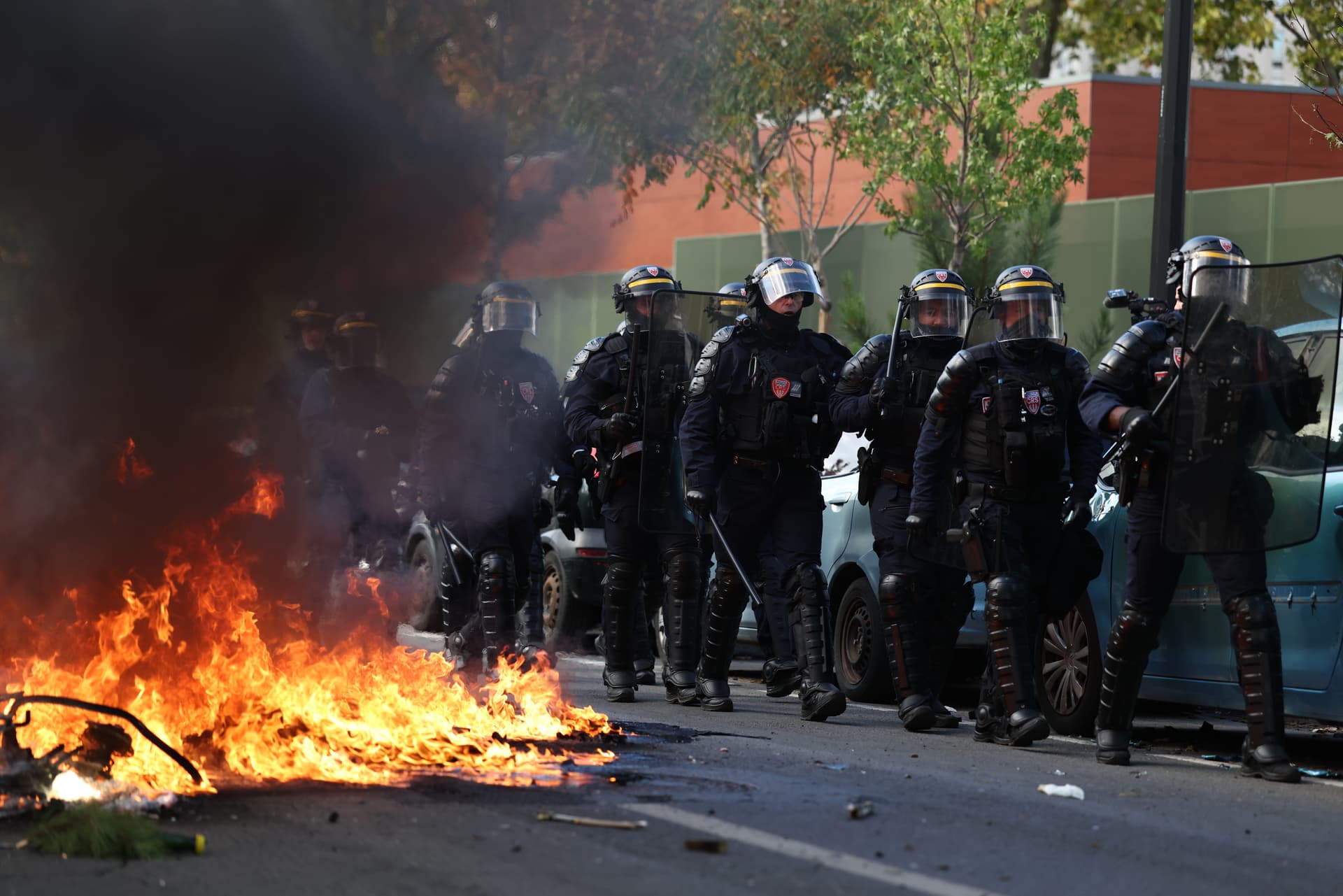 Tom Nicholson/Getty Images French students set fires as they clash with police during a march through the streets of Aubervilliers, a northern suburb of Paris, on October 1, 2026.