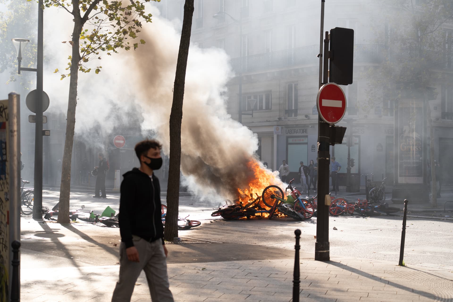 Tom Lartige Catillon/Getty Images A fire in the middle of Boulevard Magenta on October 17, 2026 at Paris, France.